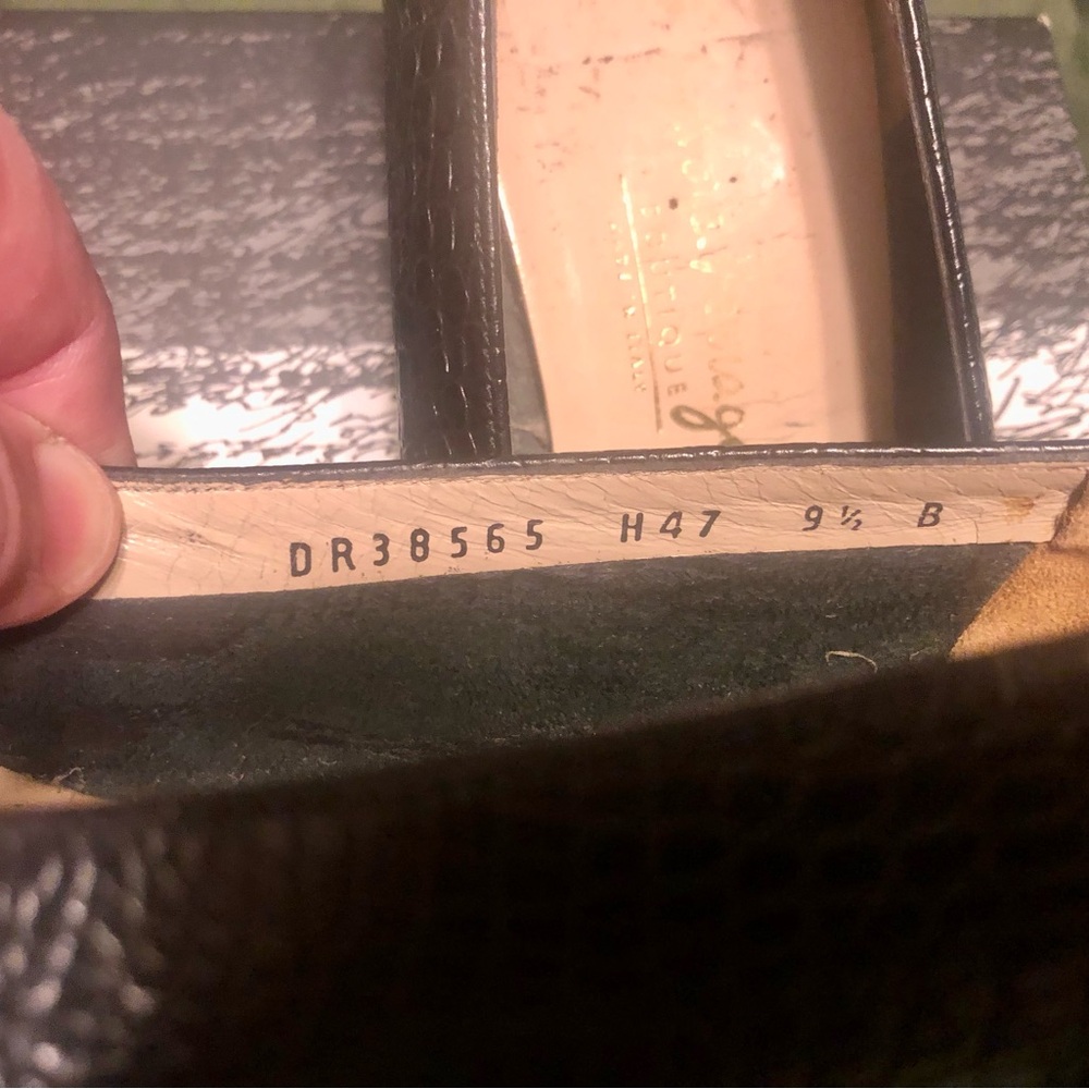 🎉 VINTAGE 1980’s BLK SALVATORE FERRAGAMO BLK FLATS! 💯 - Picture 5 of 9
